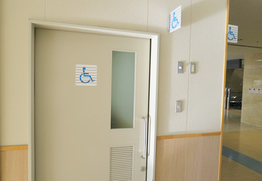 車椅子対応トイレ入り口