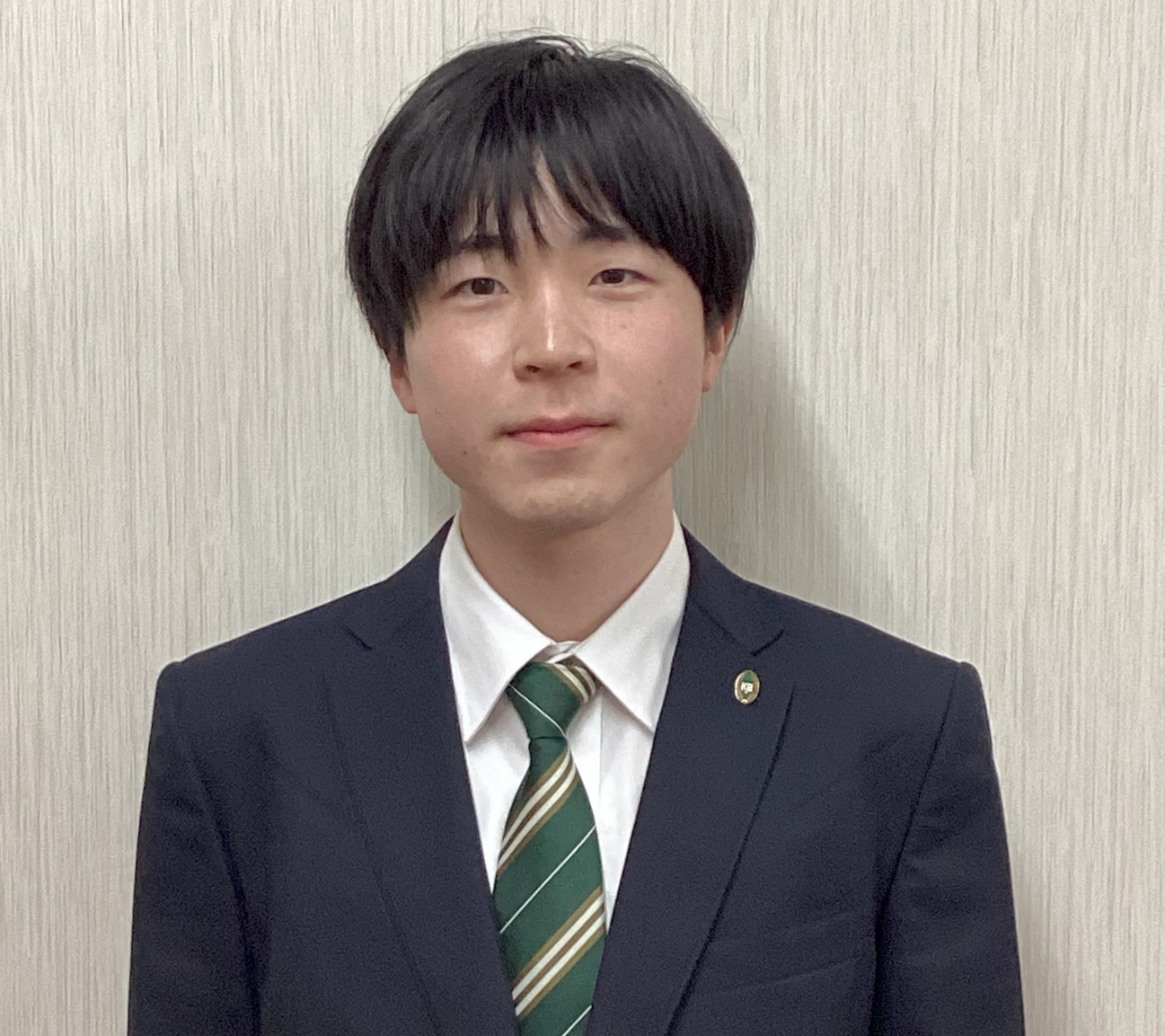 勉強や実習で思うようにいかず、不安になることもあると思いますが、一人で抱え込まず、周りの人を頼ってください。大変な分、乗り越えたときには自分の成長を実感できると思うので、焦らず自分のペースで一歩ずつ頑張ってください。
